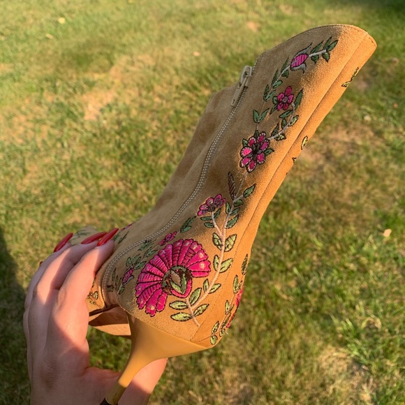 70’s Floral Embroidered Funky Booties - Picture 9 of 12